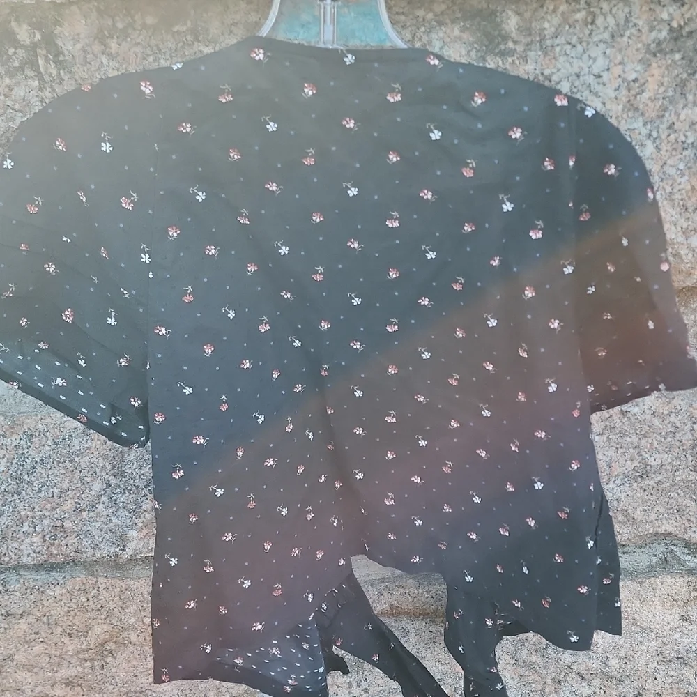 Madewell Spring Pintuck Black Floral Tie-Front Crop Top Medium